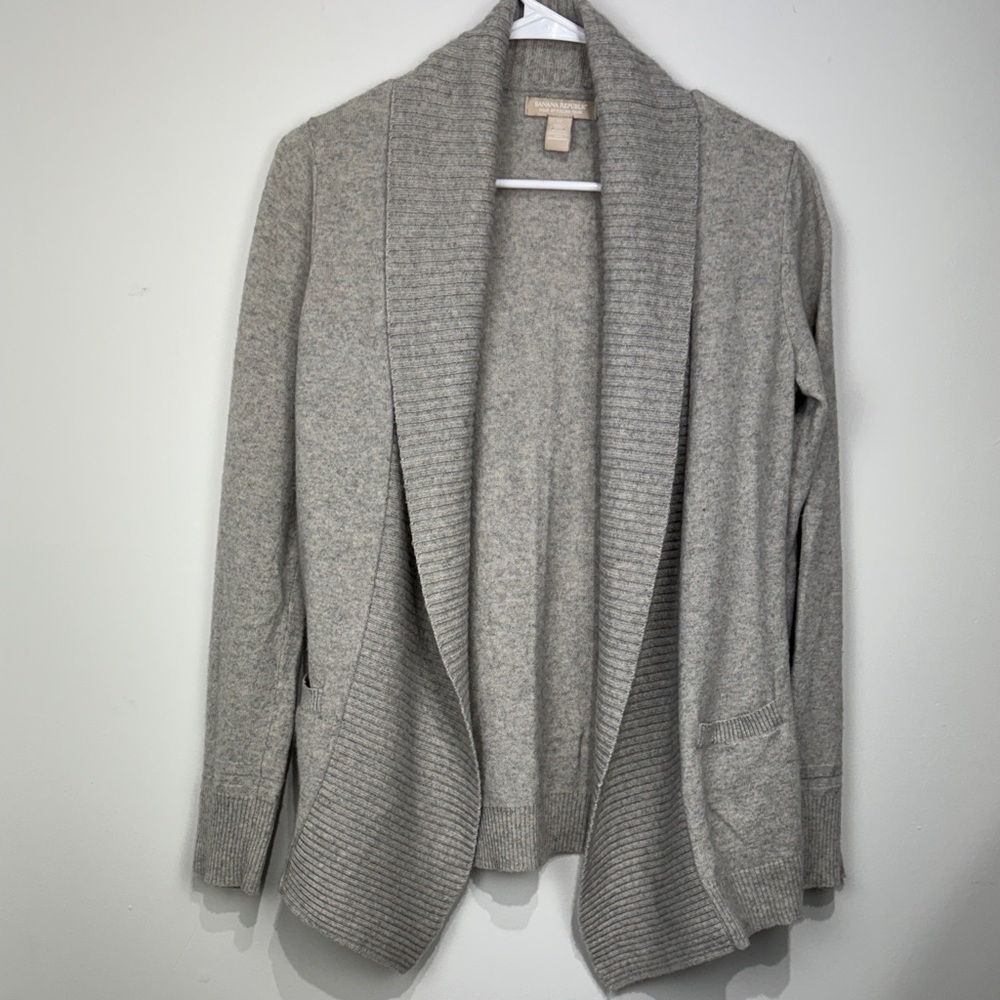 Banana Republic Light Gray Women's Cardigan. Size Medium